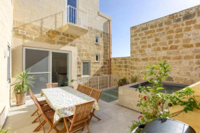 A 2BR farmhouse with private pool in Zebbug & BBQ by 360 Estates